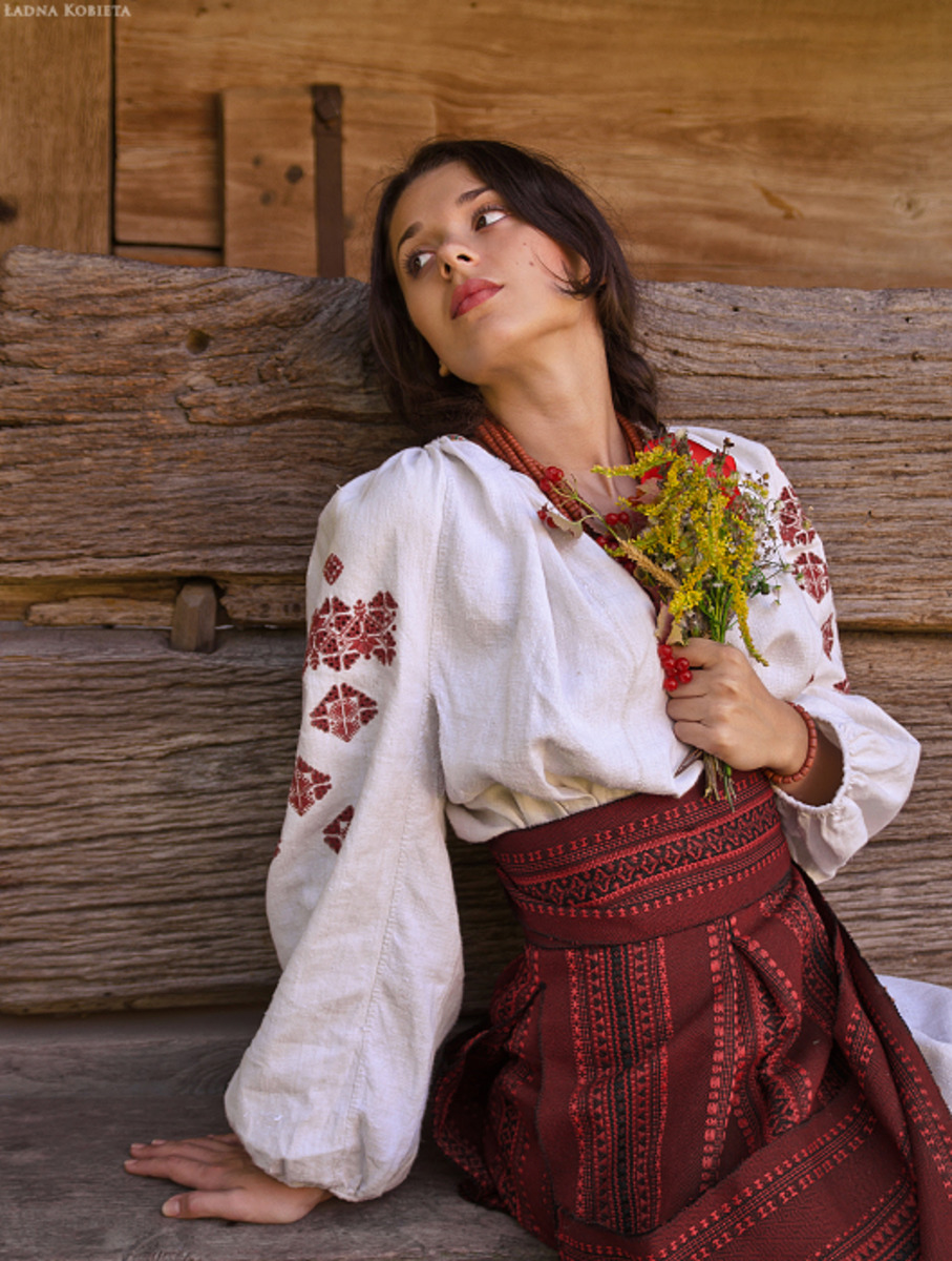 Girls in Slavic costumes in Ramallah