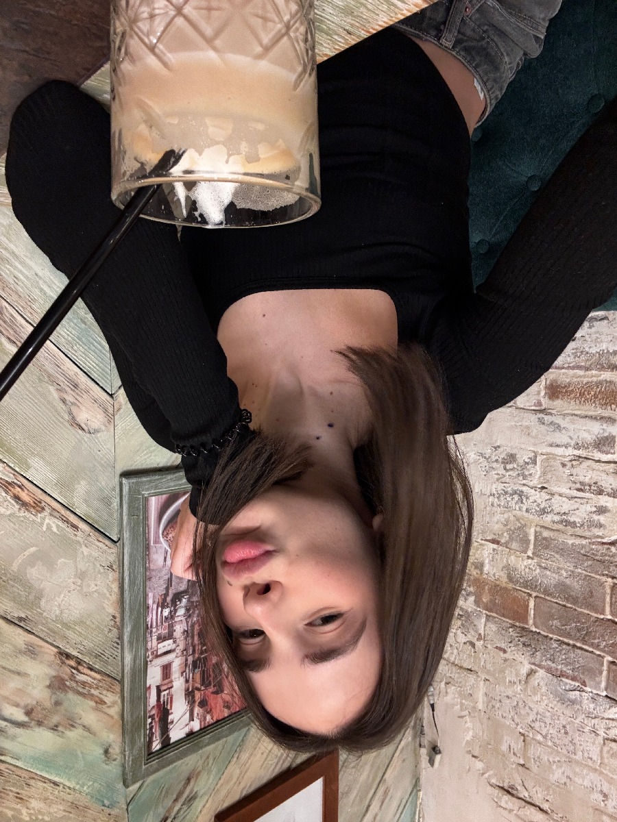 Fresh photos, fresh mood — Tina online in Ramallah